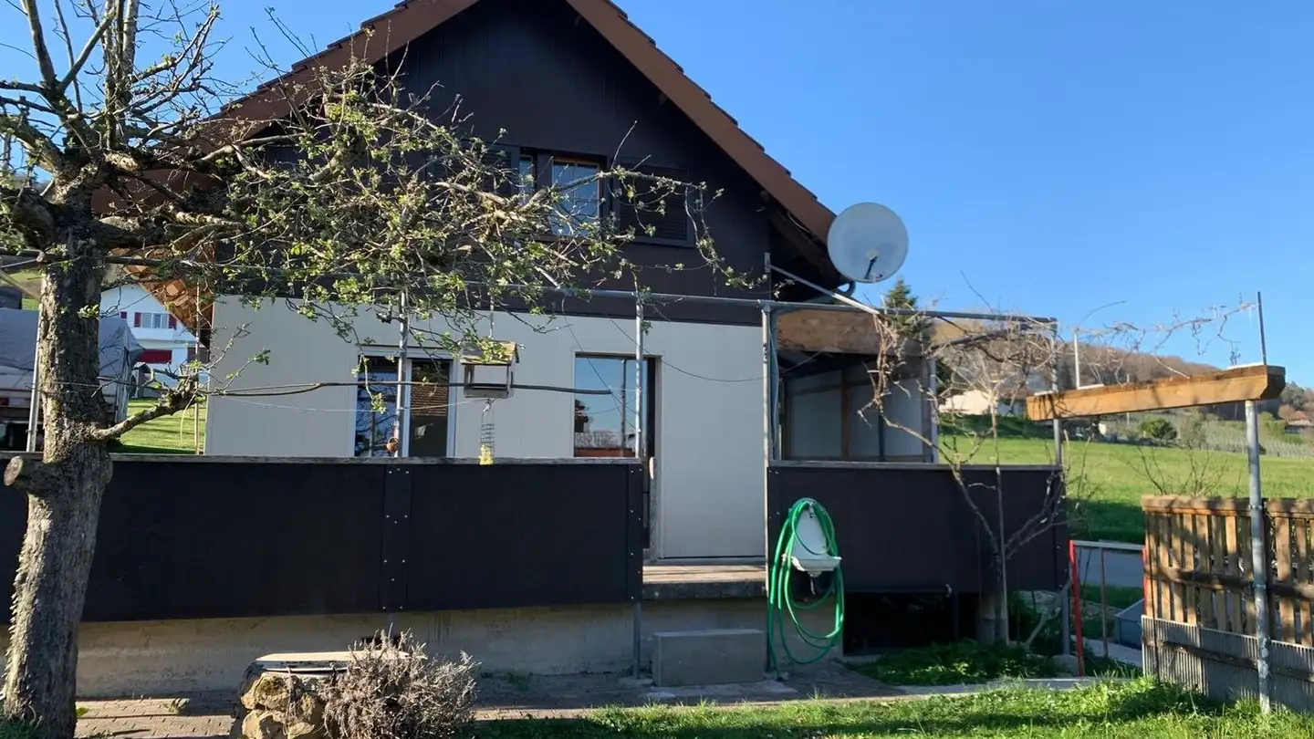 Appartement à louer - 3233 Tschugg