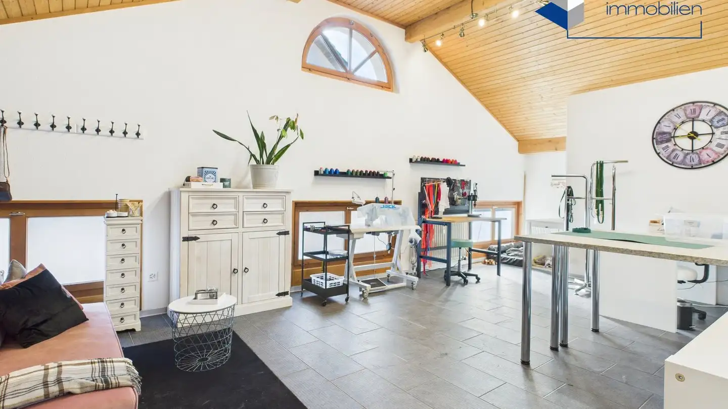 Commercial à louer - Adetswilerstrasse 3a, 8344 Bäretswil