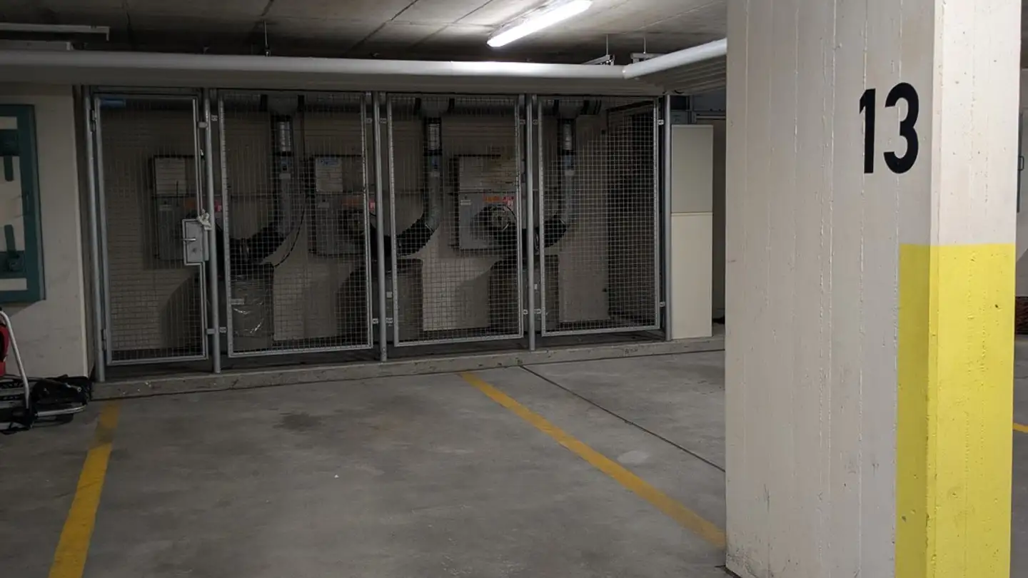 Place de parking extérieure à louer - Dorfkern 1, 4653 Obergösgen