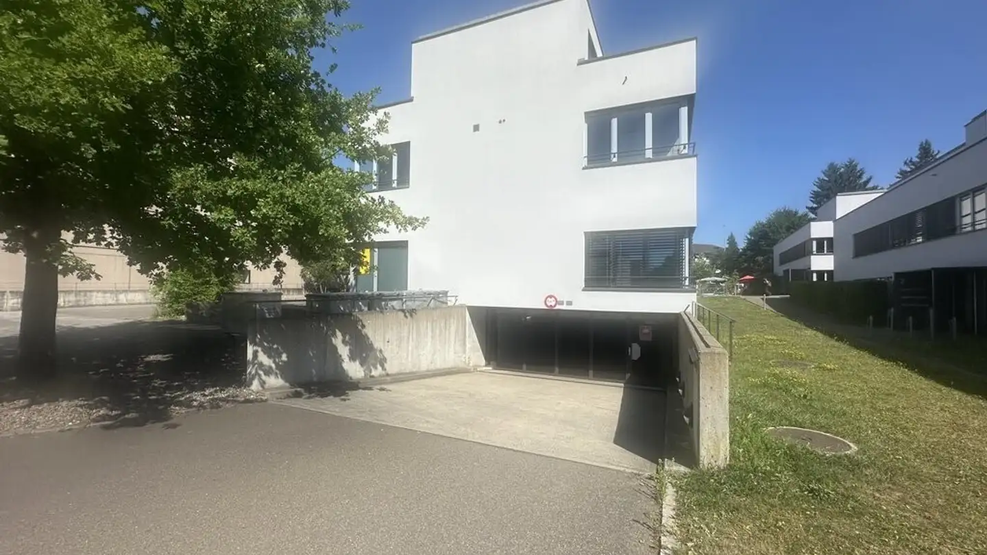 Parcheggio sotterraneo in affitto - Unterdorfstrasse, 8117 Fällanden