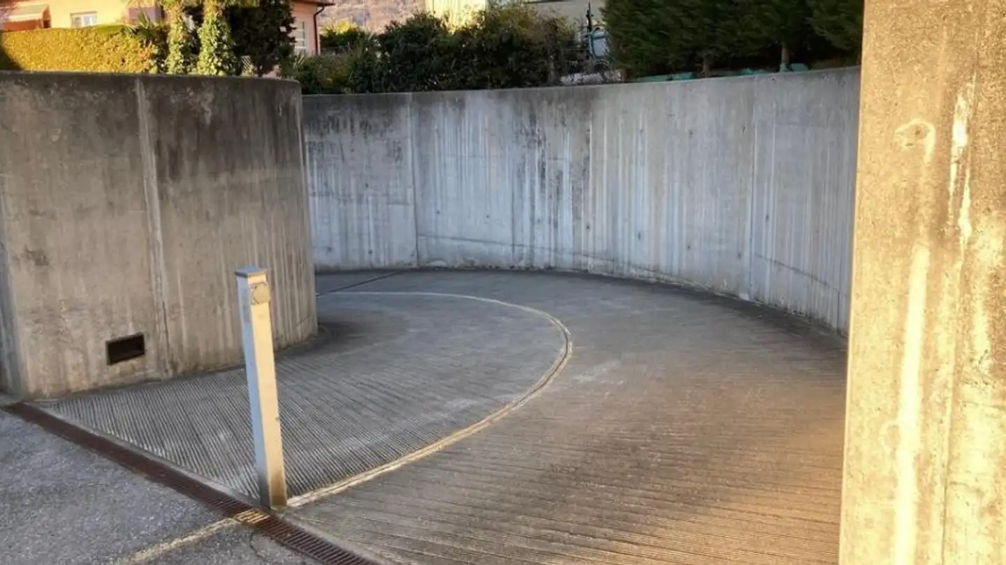 Place de parking souterraine à louer - Via Ressiga 10e, 6512 Giubiasco
