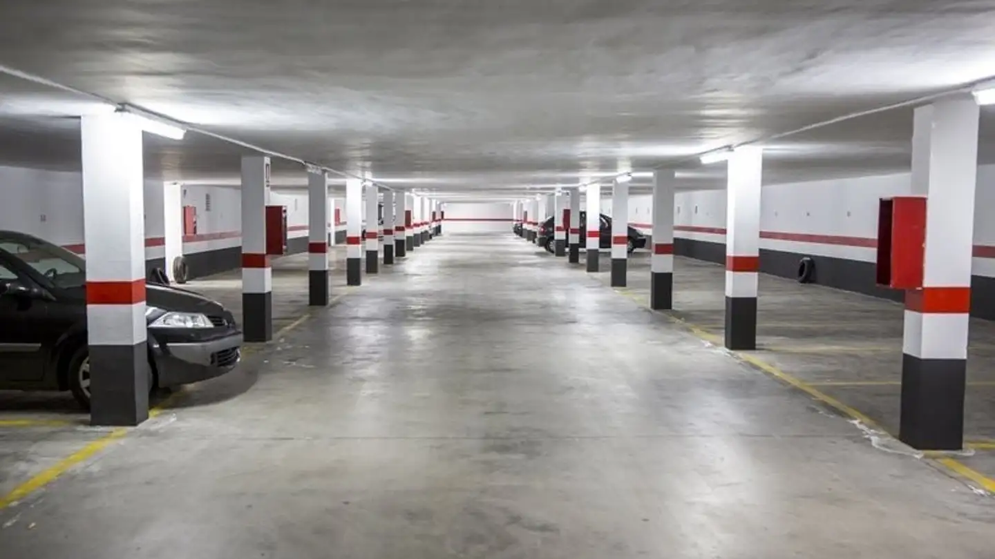 Place de parking extérieure à louer - Feldblumenstrasse 5, 8048 Zürich