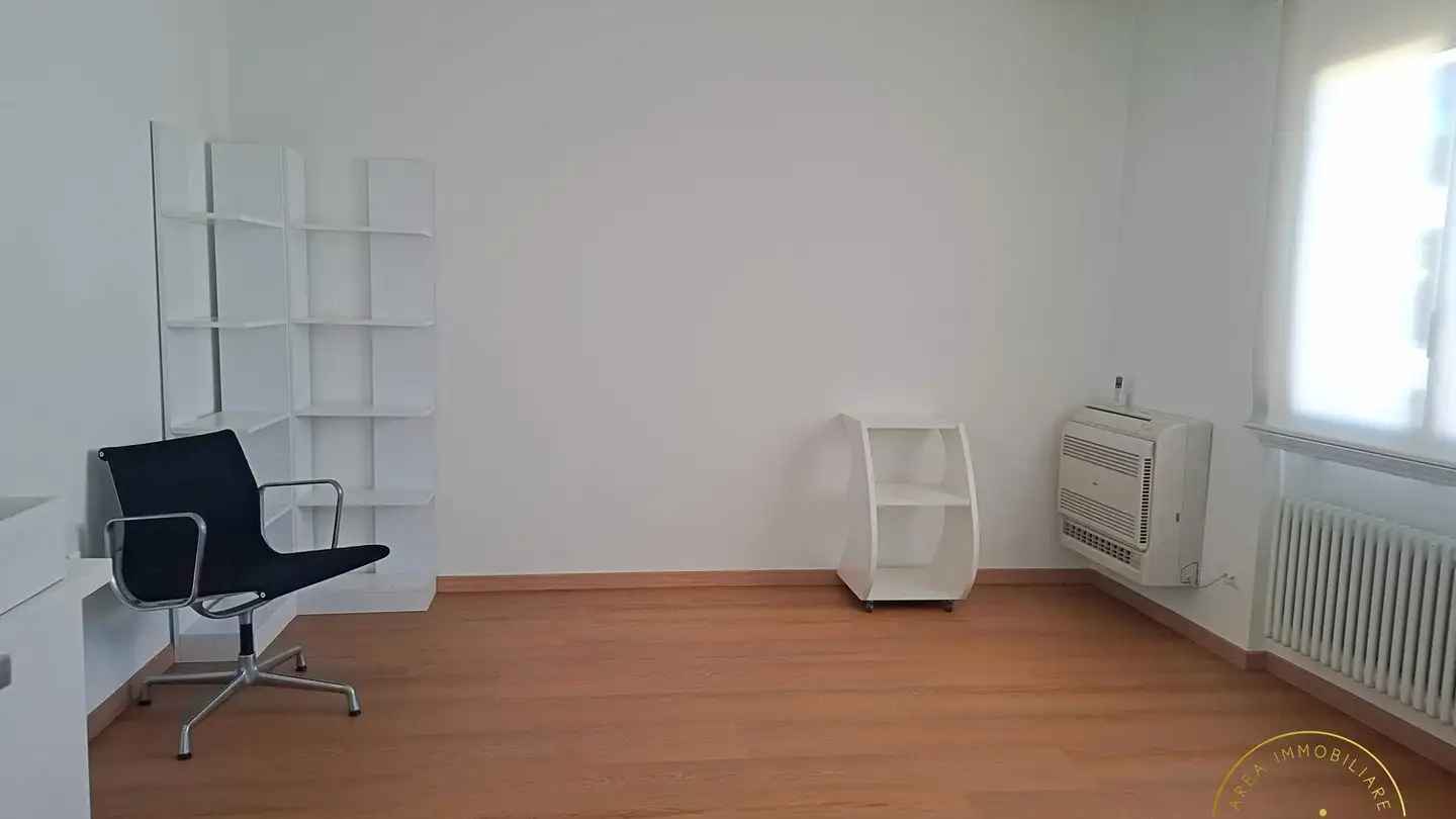 Studio medico in affitto - Via Cantonale, 6855 Stabio