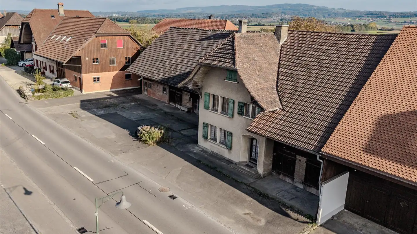 Mixed-use building for sale - Vorderdorf 8, 2577 Siselen BE