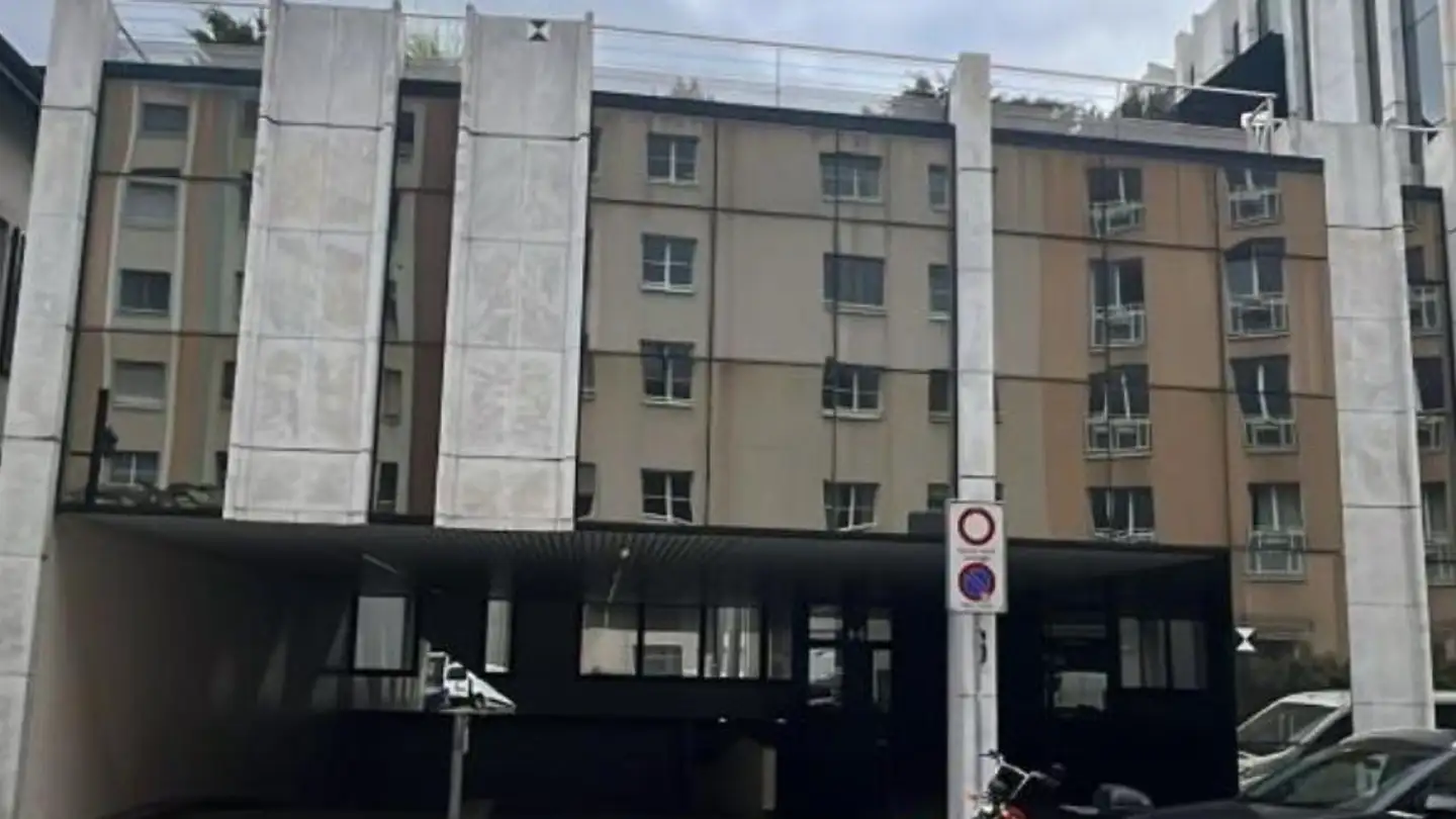 Parcheggio esterno in affitto - Avenue Industrielle 4, 1227 Carouge GE