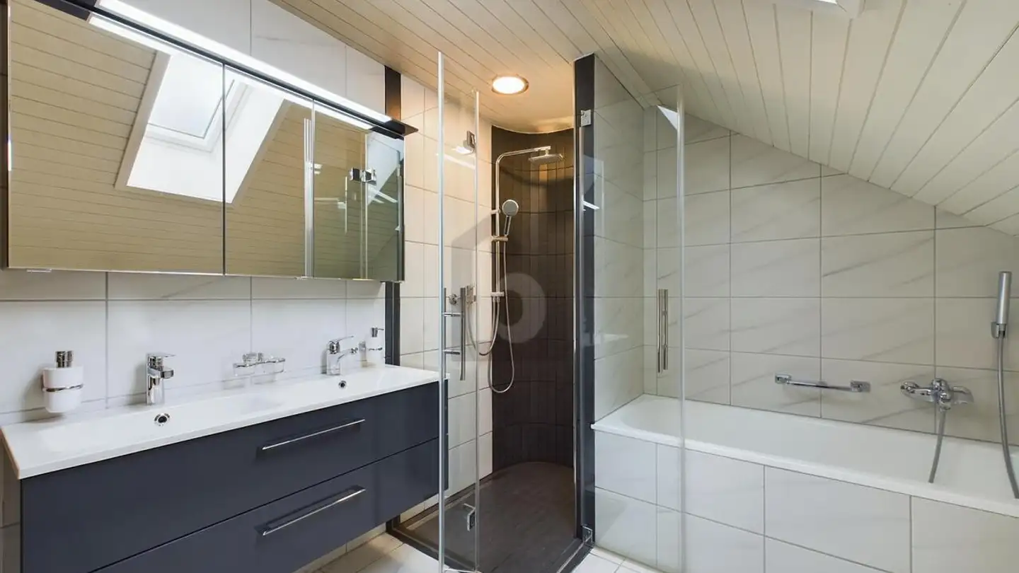 Attique à louer - Bankstrasse, 9244 Niederuzwil - Photo 4