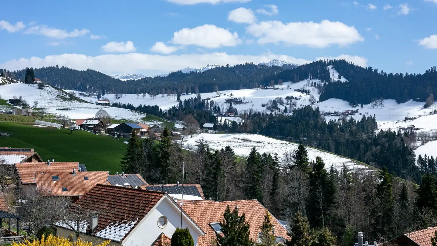Dachgeschosswohnung mieten - Schwendibachstrasse 3, 3624 Goldiwil (Thun)