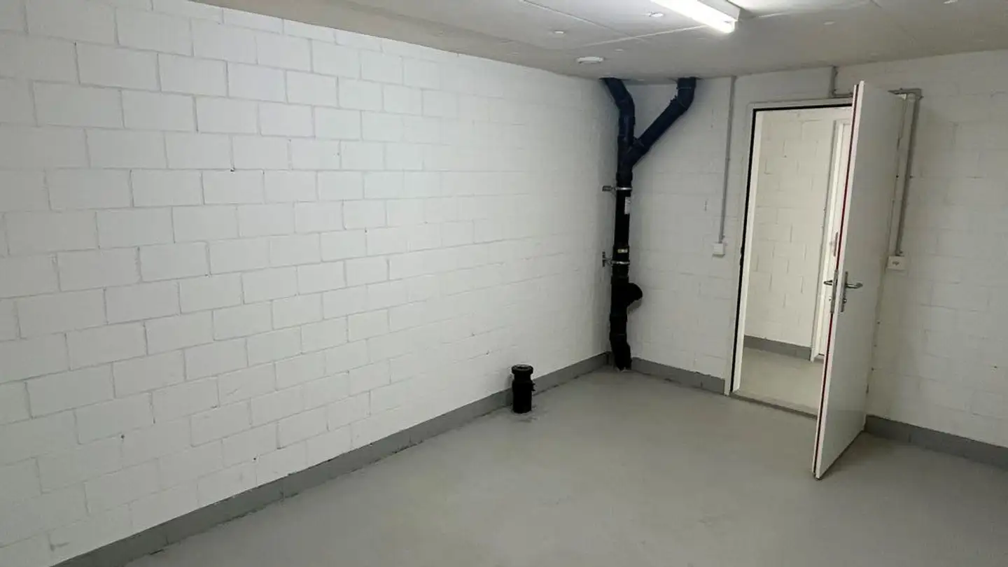 Hobby room for rent - Embracherstrasse 18, 8185 Winkel