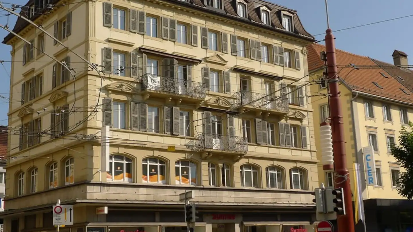 Gewerbe mieten - Avenue Léopold-Robert 32, 2300 La Chaux-de-Fonds