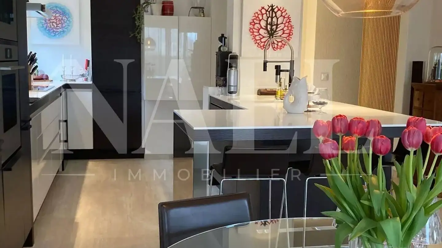 Row house for sale - 1042 Bettens