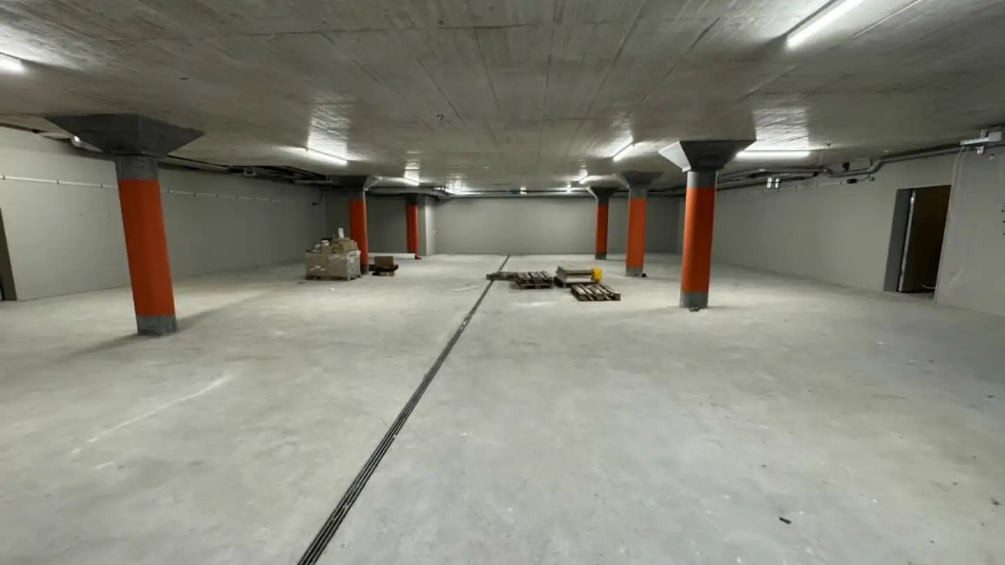Place de parking extérieure à louer - Benedikt-Fontana-Weg 25, 8049 Zürich