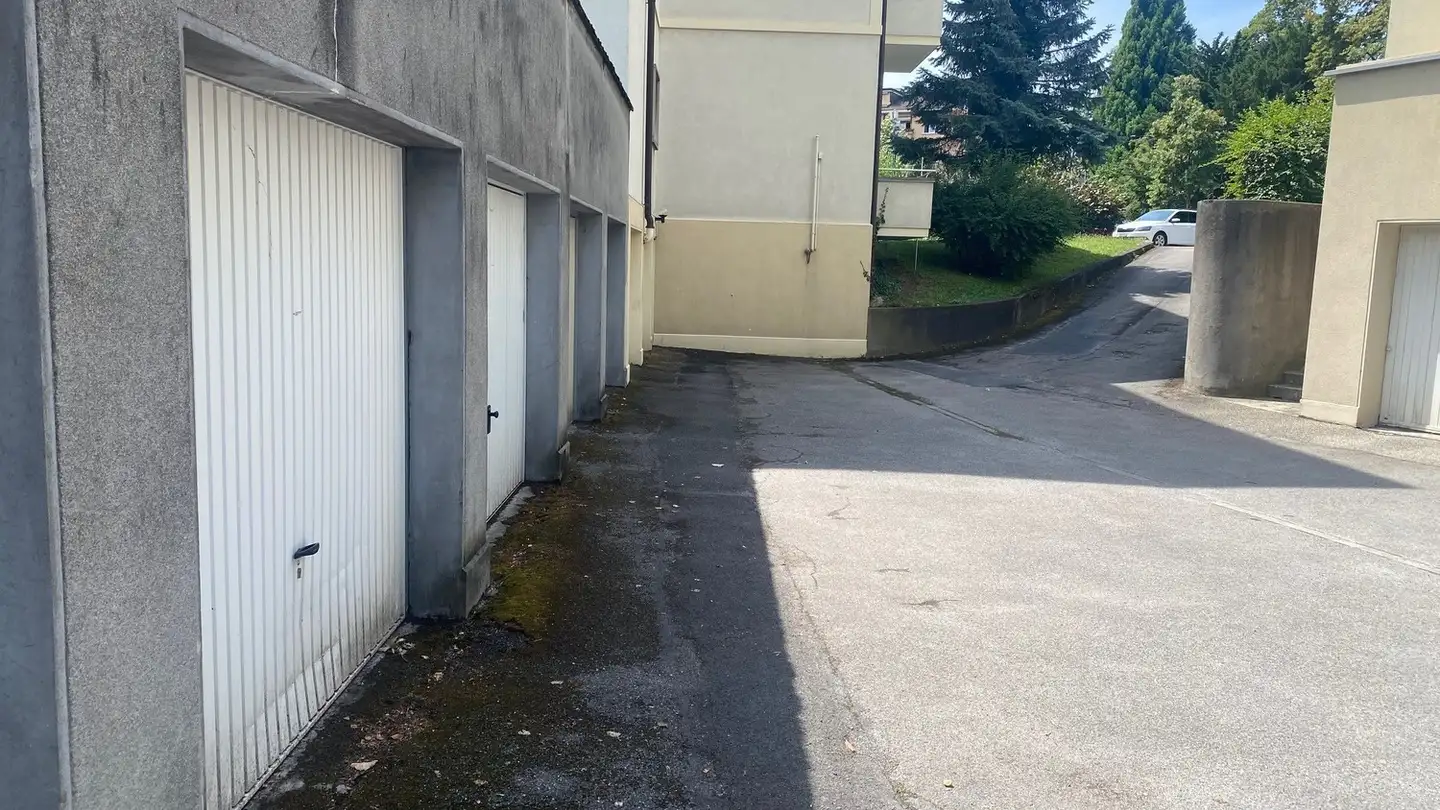 Single garage for rent - Avenue Victor-Ruffy 2, 1012 Lausanne