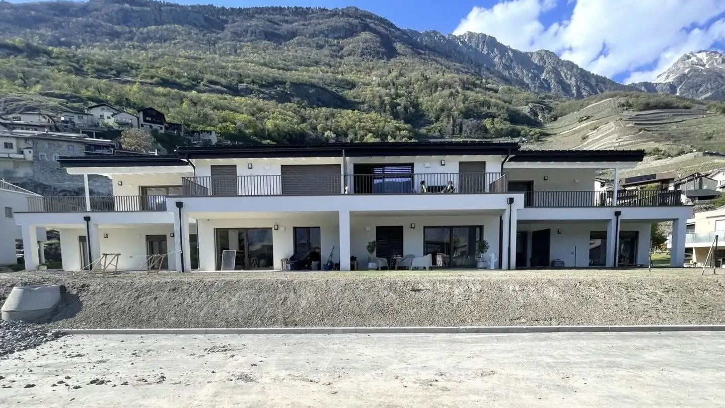 Outdoor parking space for rent - Chemin De Longet, 1926 Fully