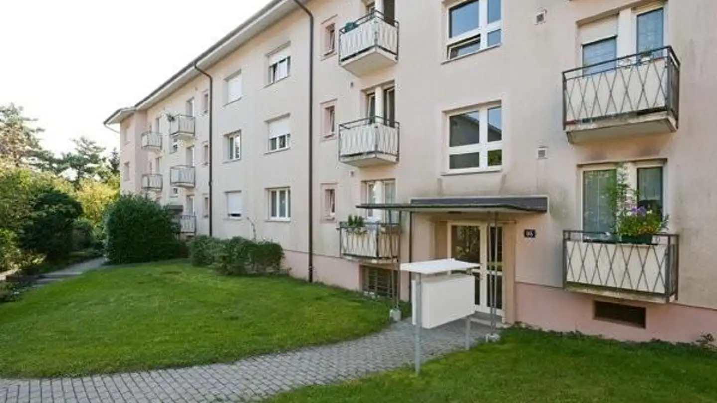 Place de parking extérieure à louer - Bachtobelstrasse 85, 8106 Adlikon b. Regensdorf