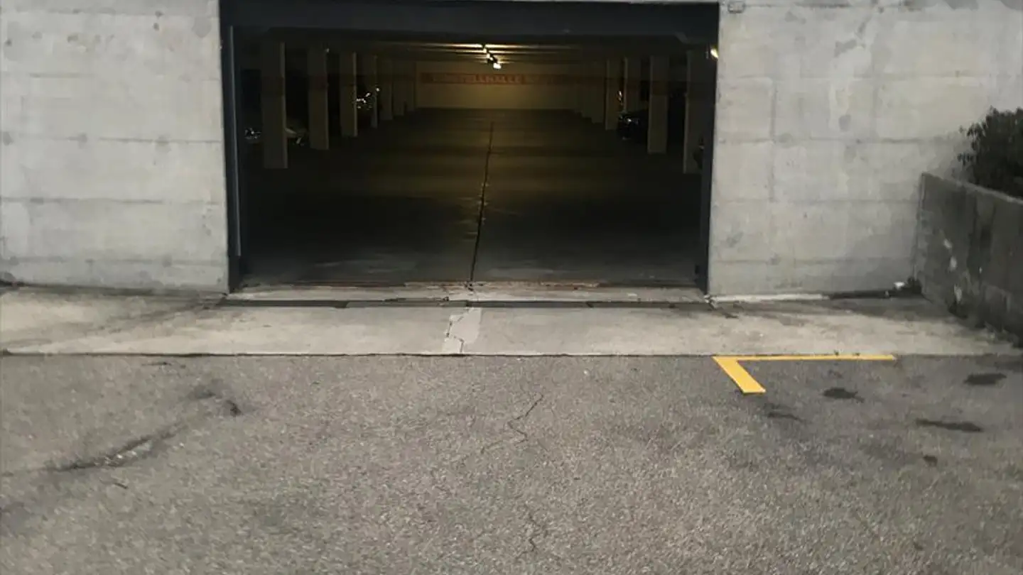 Outdoor parking space for rent - Marktstrasse, 4512 Bellach - Photo 3