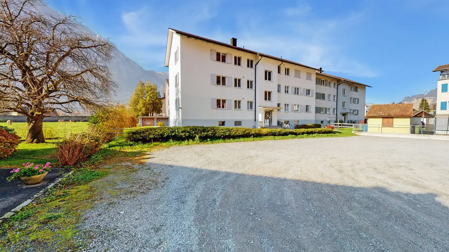 Place de parking extérieure à louer - Allmendstrasse 5, 6460 Altdorf UR