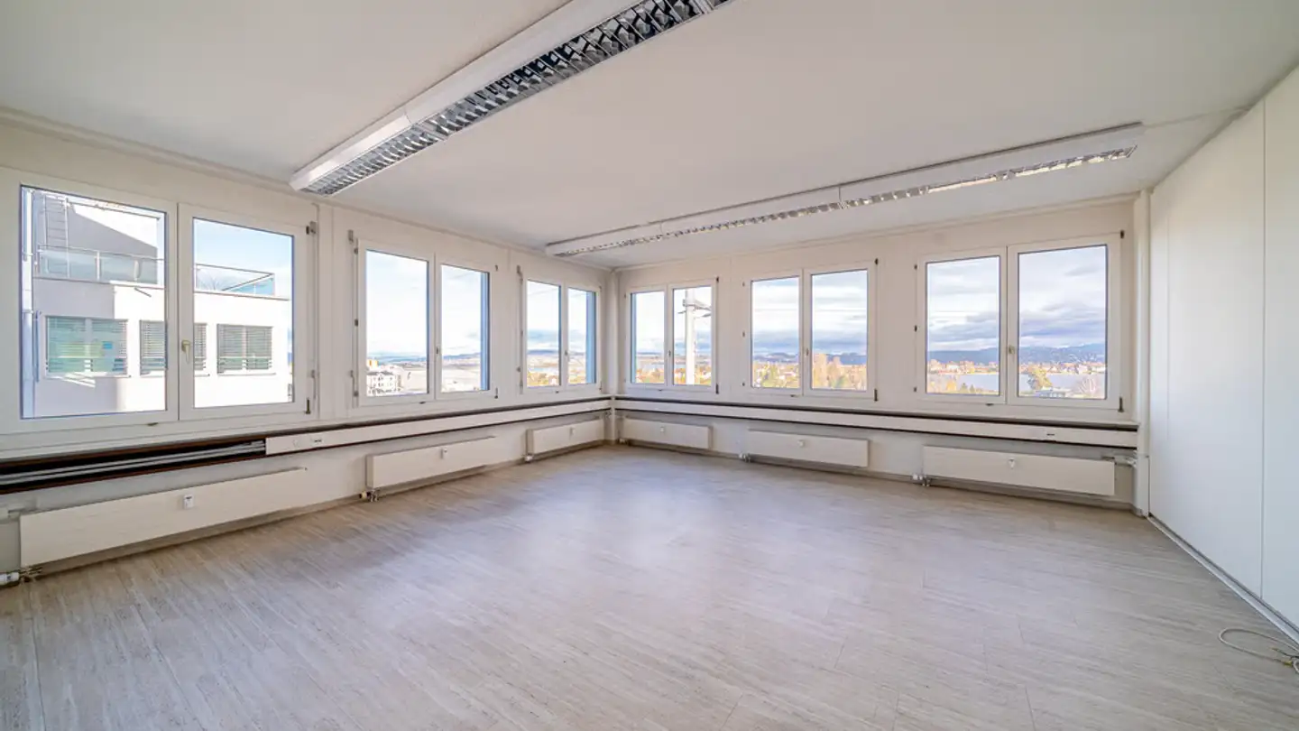 Bureau à louer - Churerstrasse 160a, 8808 Pfäffikon SZ - Photo 2