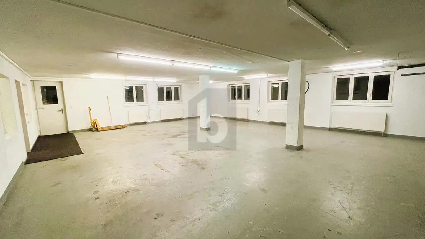 Factory for rent - 5615 Fahrwangen