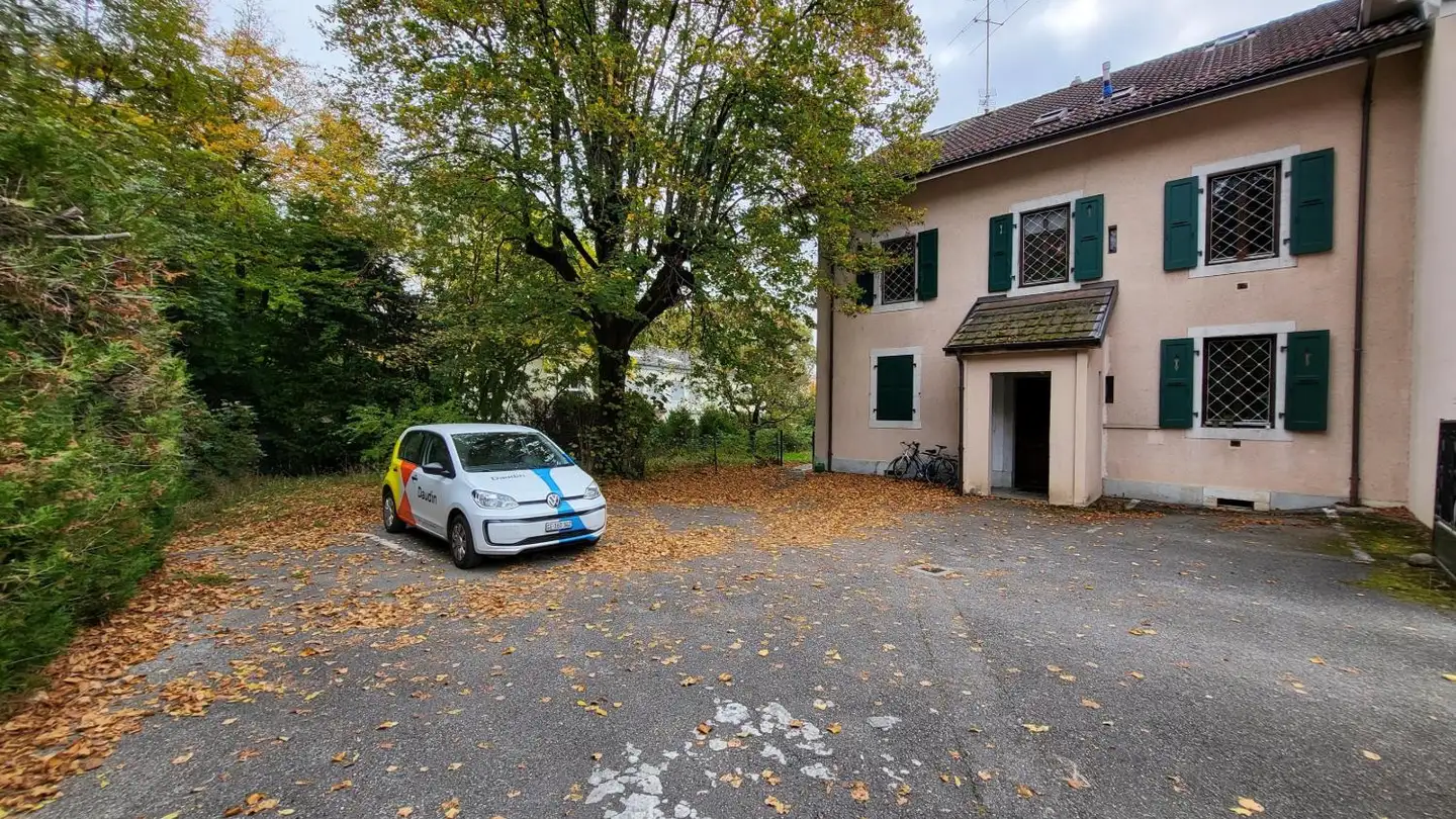 Place de parking extérieure à louer - Route Du Grand-Lancy 127, 1213 Onex