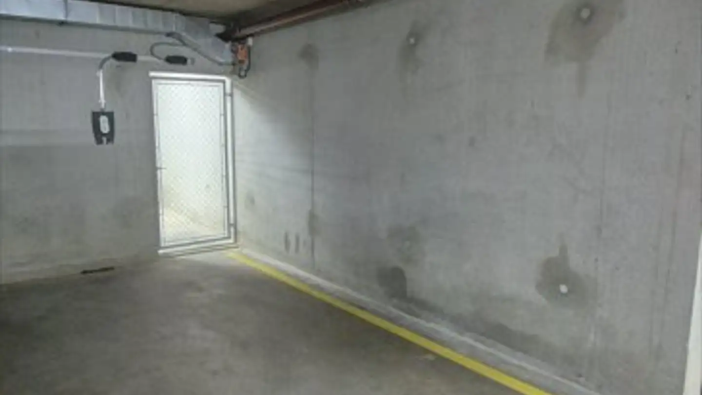 Place de parking intérieure à louer - Grand-Rue 1, 1262 Eysins - Photo 2