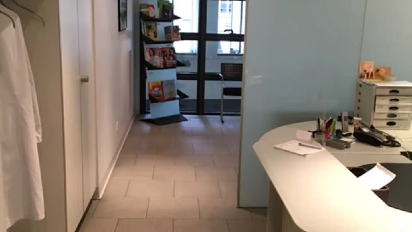 Gewerbe mieten - Rue De Romont / Romontgasse 21, 1700 Fribourg
