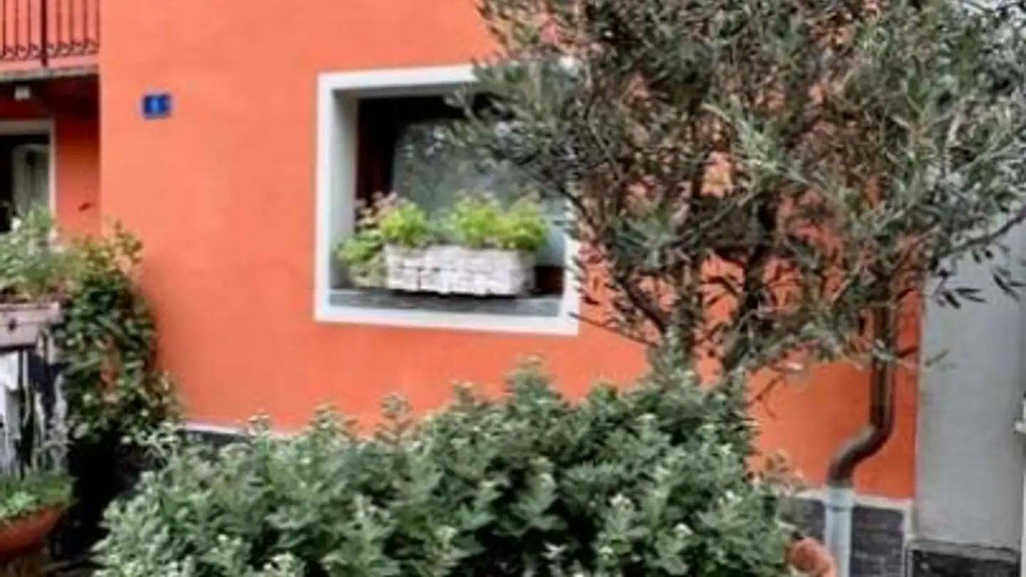 Single house for sale - 6549 Laura