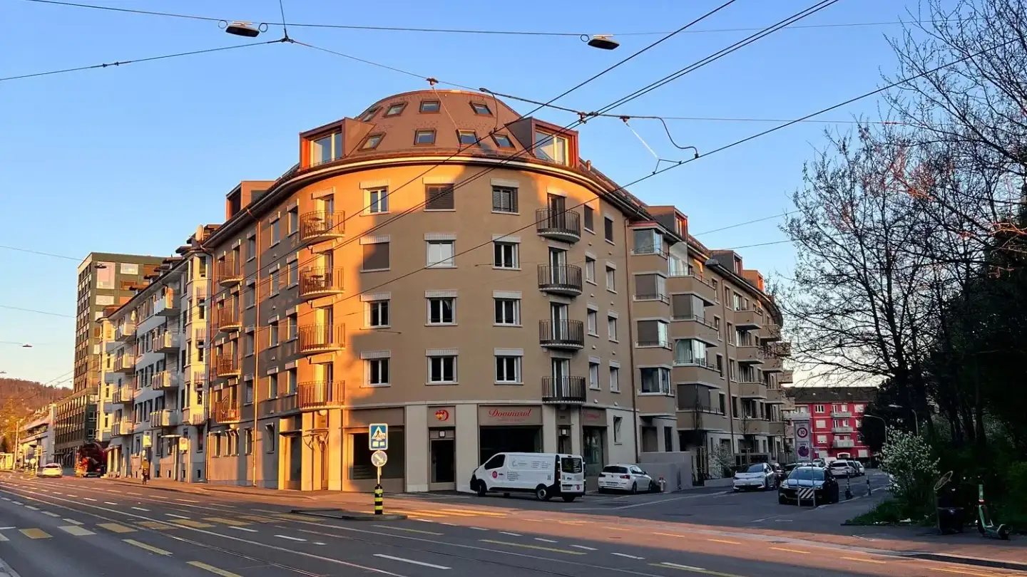 Dachgeschosswohnung mieten - Haldenstrasse 169, 8055 Zürich