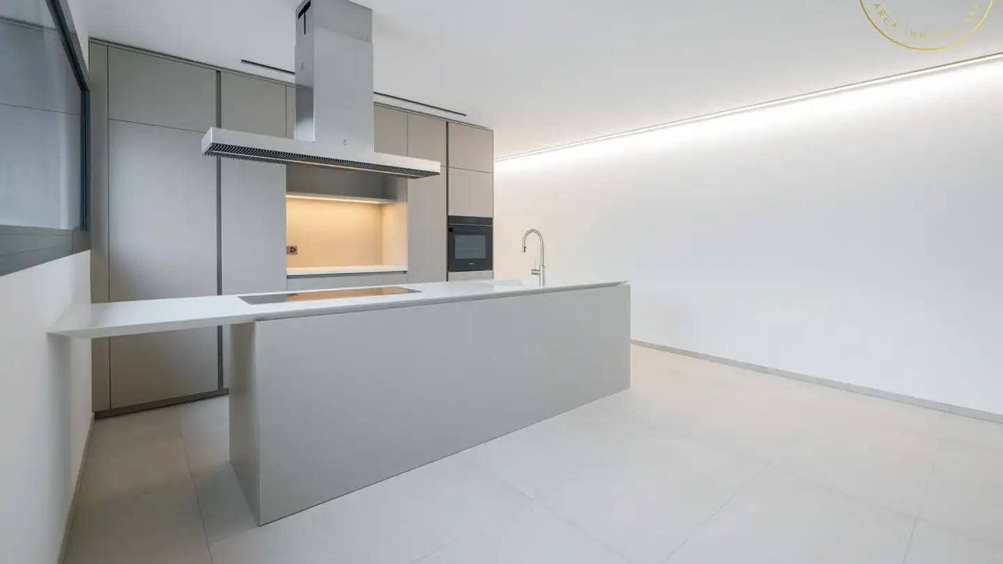 Stepped apartment for rent - 6605 Locarno - Photo 2