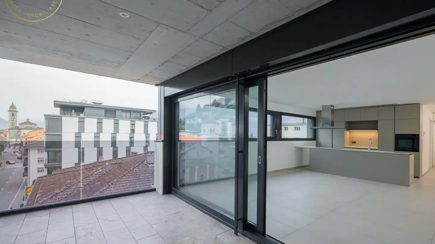 Stepped apartment for rent - 6605 Locarno - Photo 4