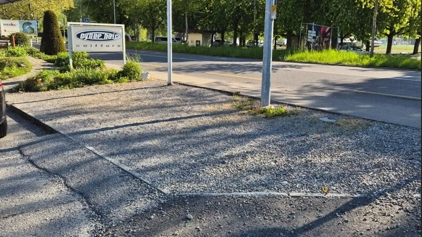 Place de parking extérieure à louer - Stöckliweg 15, 3604 Thun