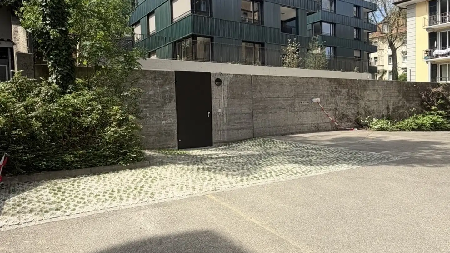 Place de parking extérieure à louer - Renggerstrasse 3, 8038 Zürich