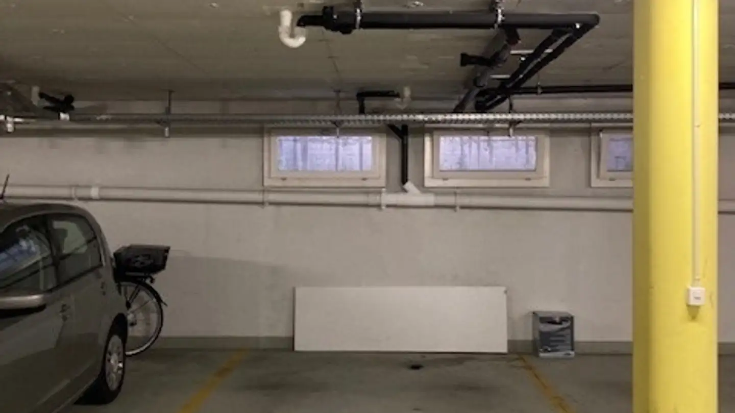 Place de parking souterraine à louer - Landweg 2, 6052 Hergiswil NW