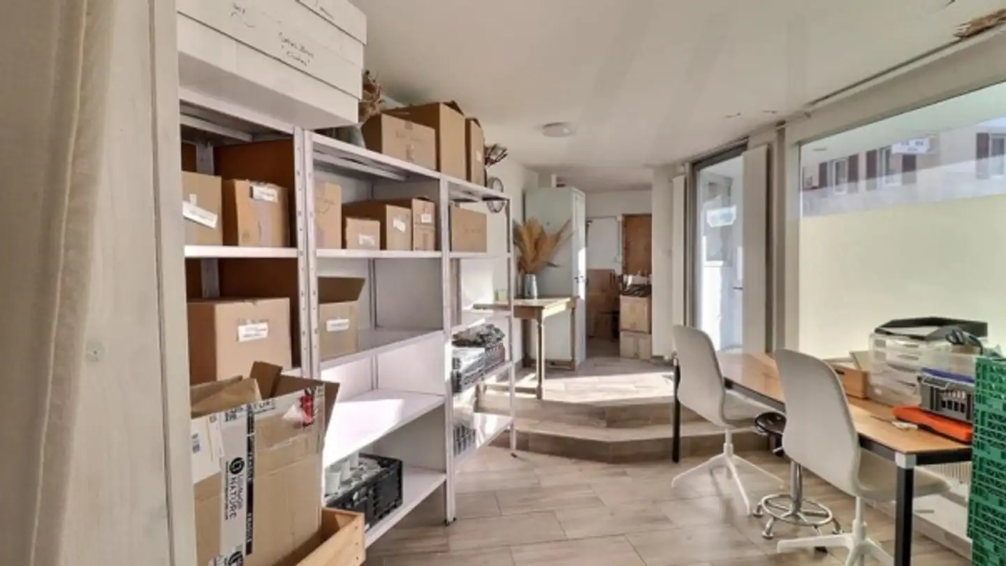 Commercial for rent - 1636 Broc