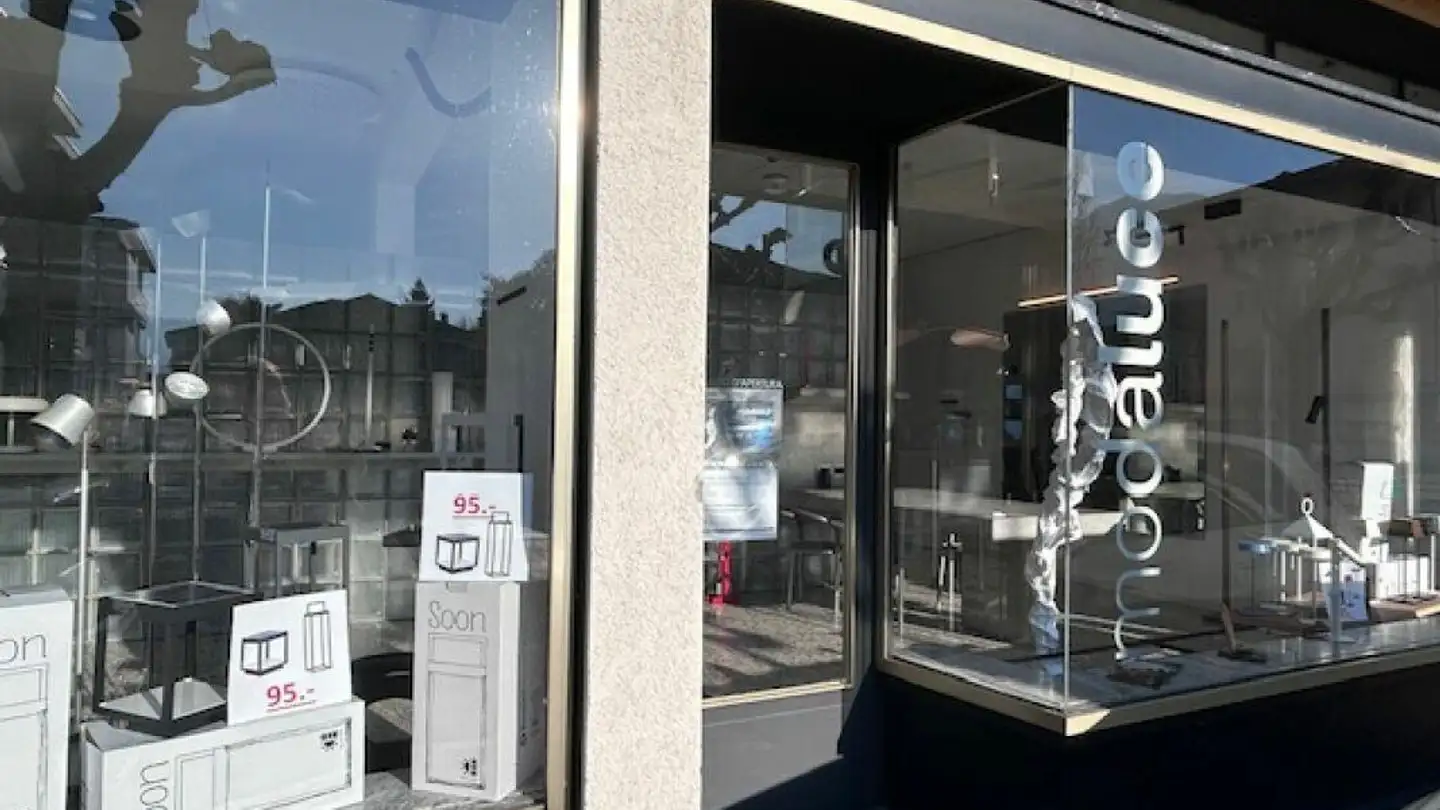 Commercial à louer - Viale Giuseppe Motta 28, 6500 Bellinzona