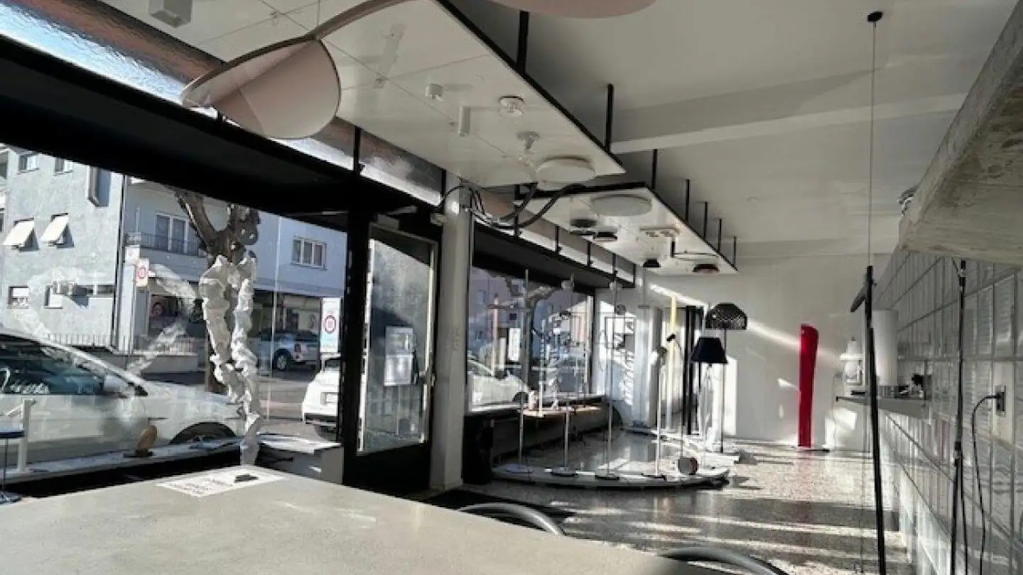 Commercial à louer - Viale Giuseppe Motta 28, 6500 Bellinzona - Photo 2