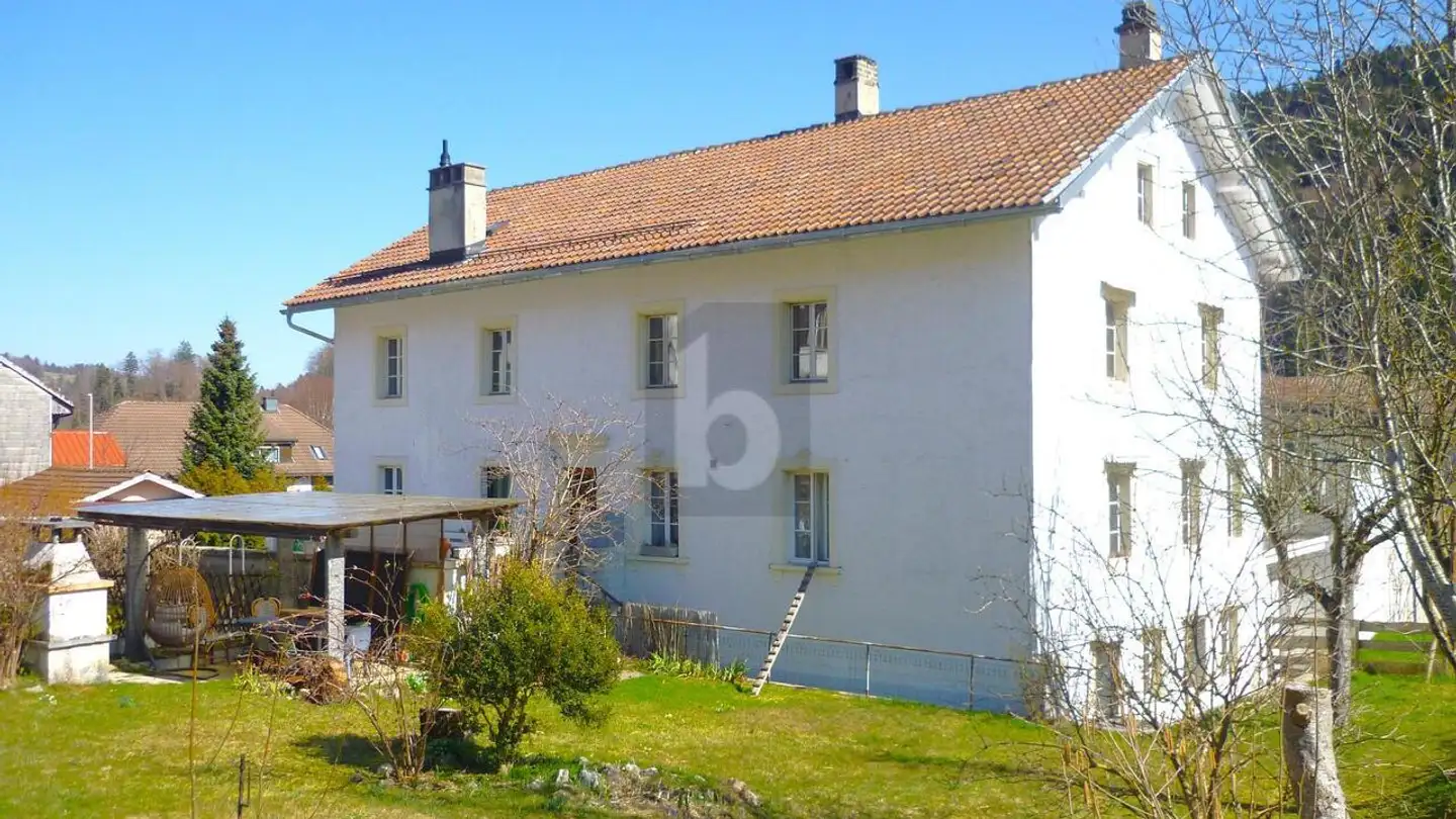 Residential building for sale - 1325 Vaulion