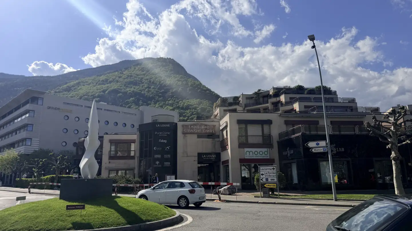 Shop for rent - Rue Des Cèdres 9, 1920 Martigny - Photo 2