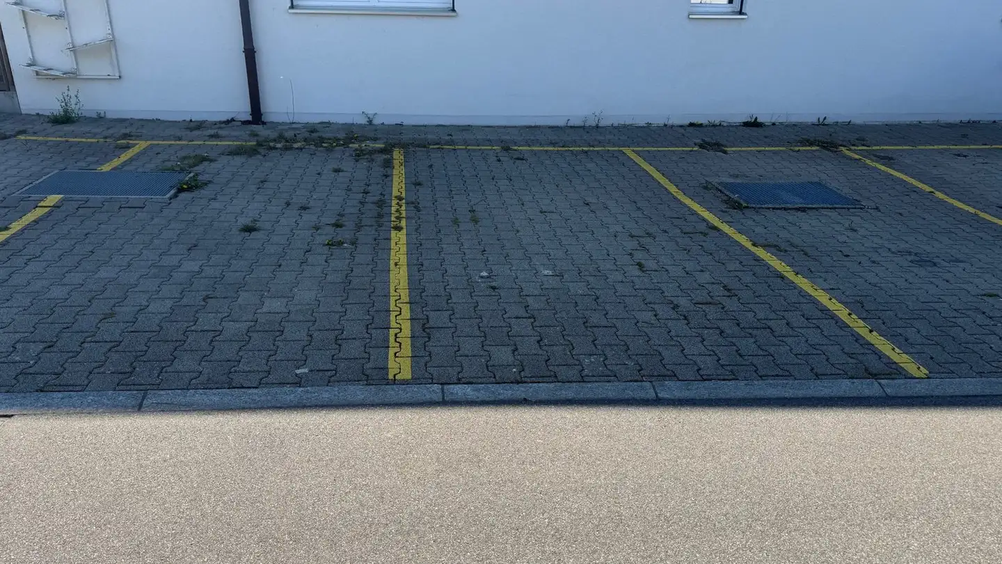 Parcheggio esterno in affitto - Bachenbülacherstrasse 10, 8172 Niederglatt ZH