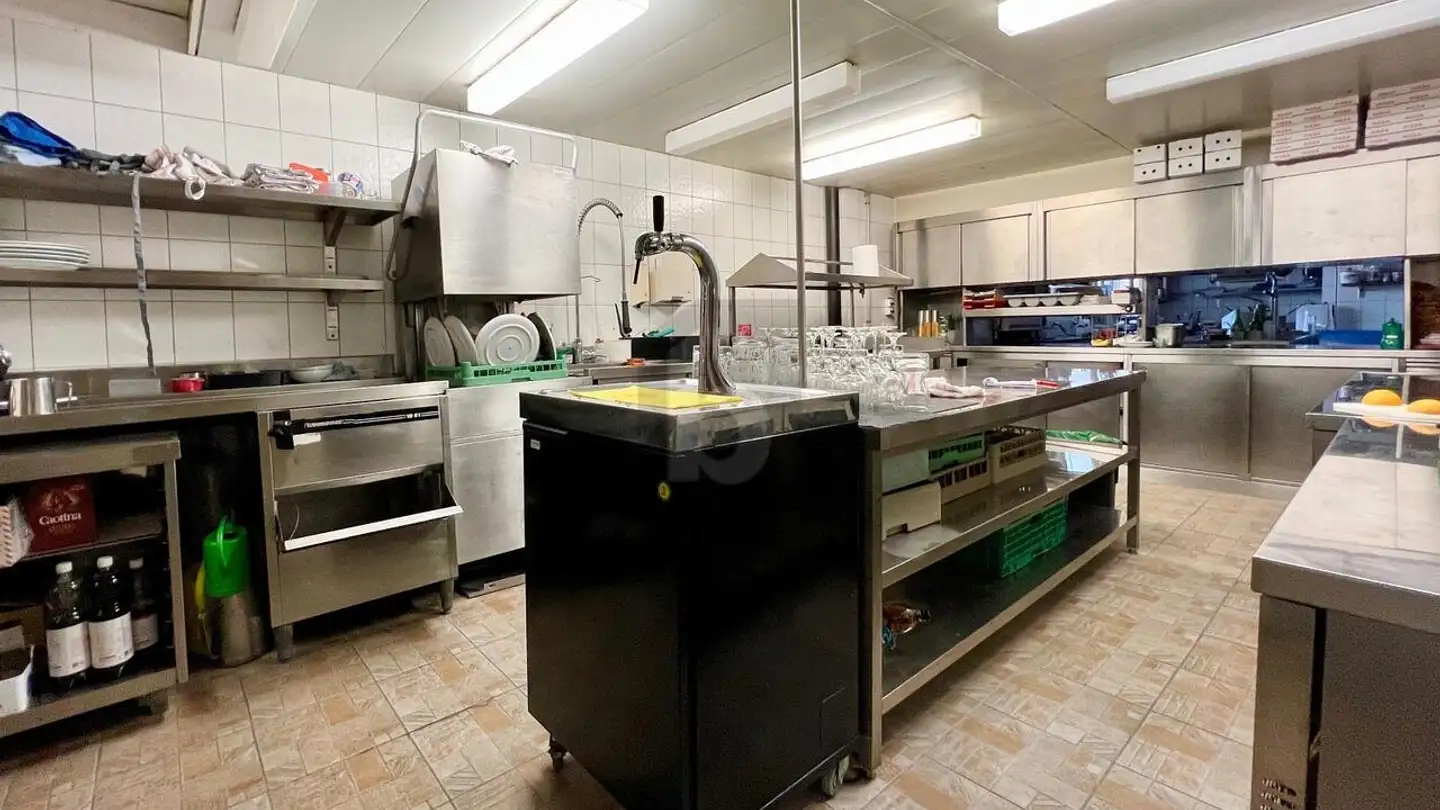 Restaurant for sale - 7031 Laax GR - Photo 4