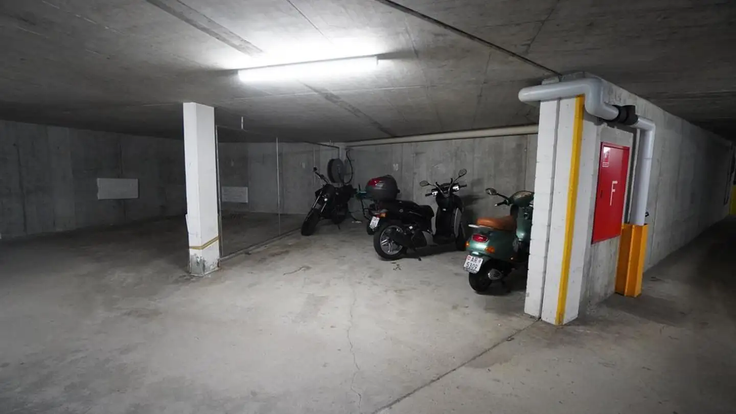 Indoor motorbike parking space for rent - Kalabinth, 9042 Speicher - Photo 3