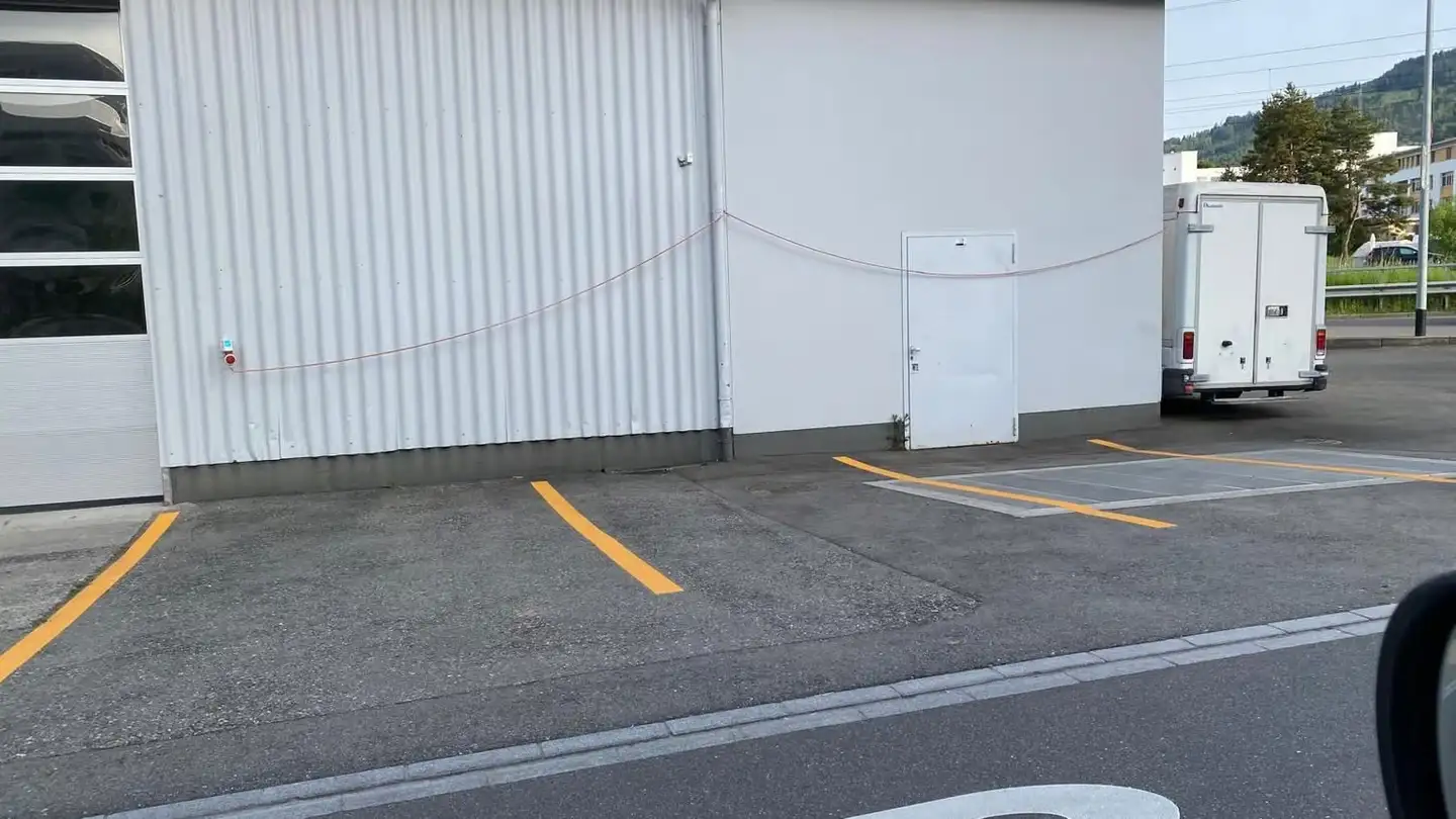Outdoor parking space for rent - Alpenblickstrasse 9, 8853 Lachen SZ