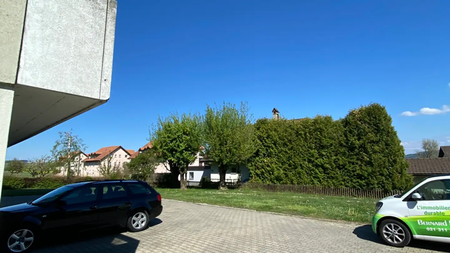 Place de parking extérieure à louer - Route De La Crausaz 36, 1566 St-Aubin FR