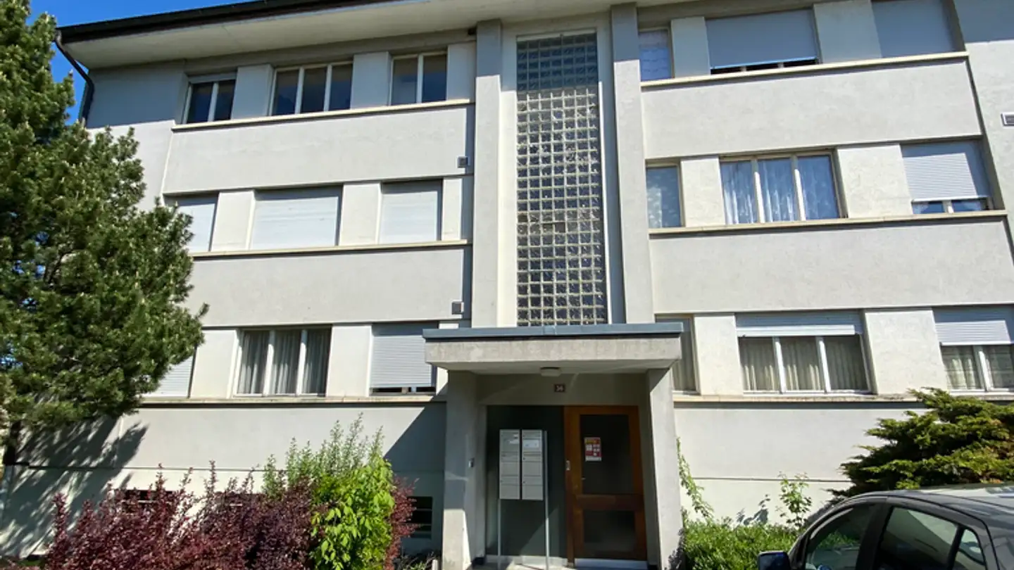 Place de parking extérieure à louer - Route De La Crausaz 36, 1566 St-Aubin FR