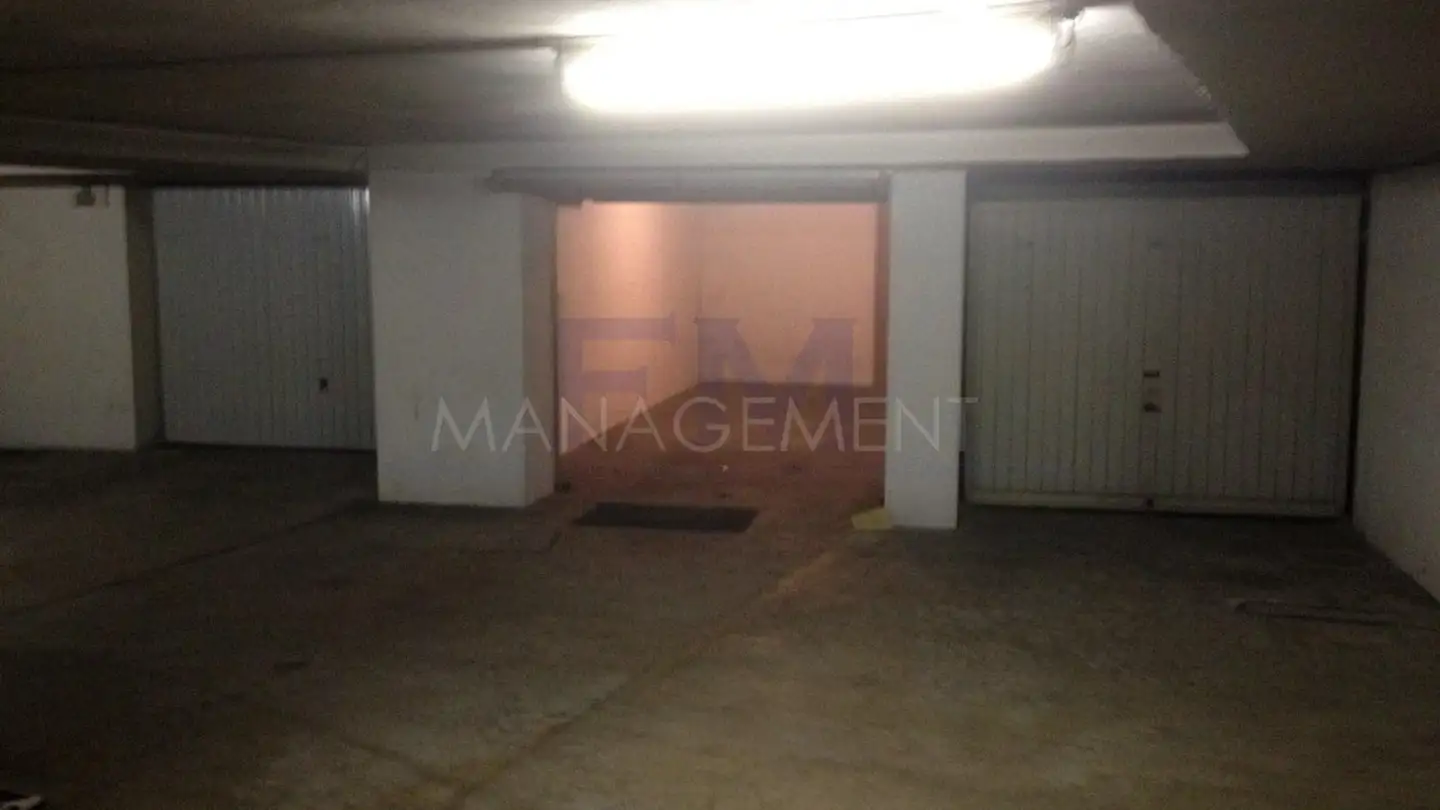 Covered parking space for rent - Avenue Krieg, 1208 Genève