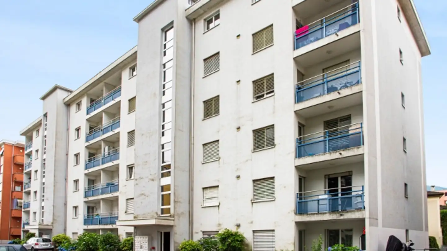 Place de parking extérieure à louer - Via Bartolomeo Varenna 34, 6600 Locarno