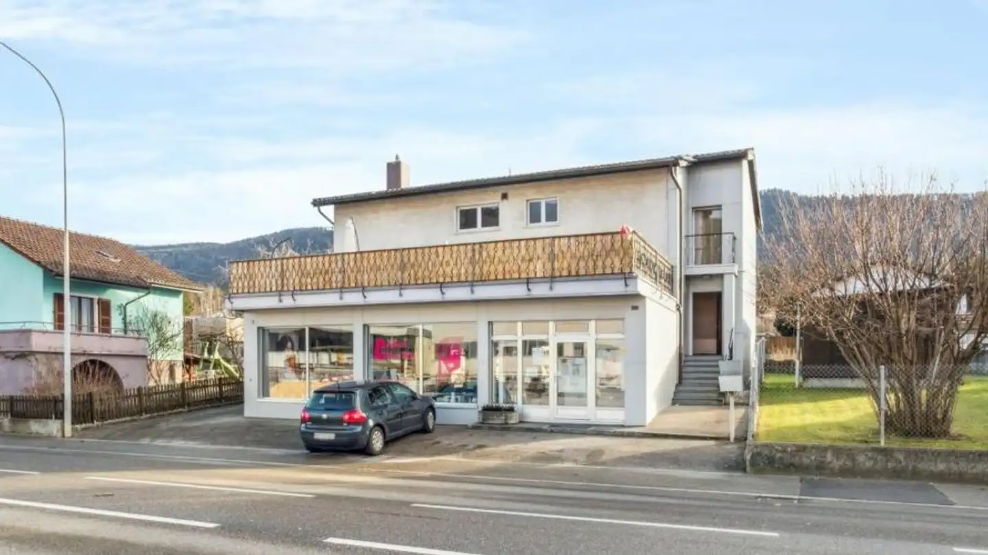 Mixed-use building for sale - 2732 Reconvilier