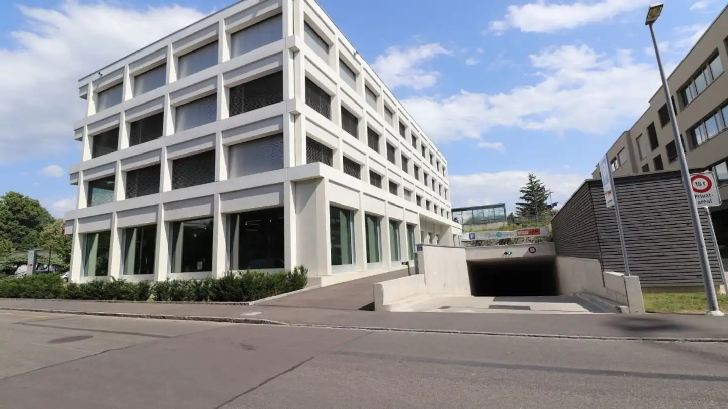 Tiefgaragenstellplatz mieten - Gotenstrasse 84, 4125 Riehen