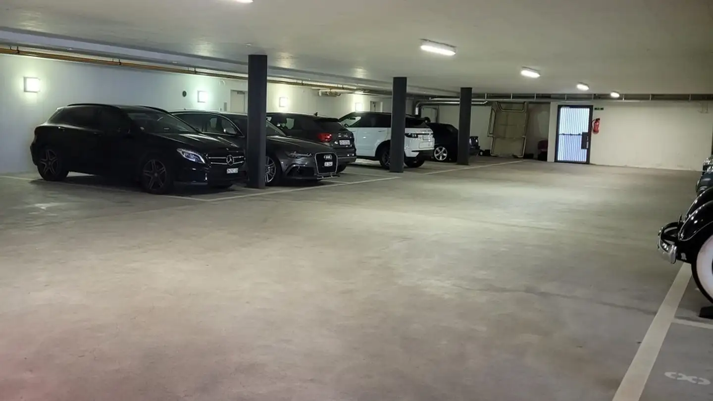 Parcheggio esterno in affitto - Conrad-F.-Meyer-Weg 1, 8700 Küsnacht ZH