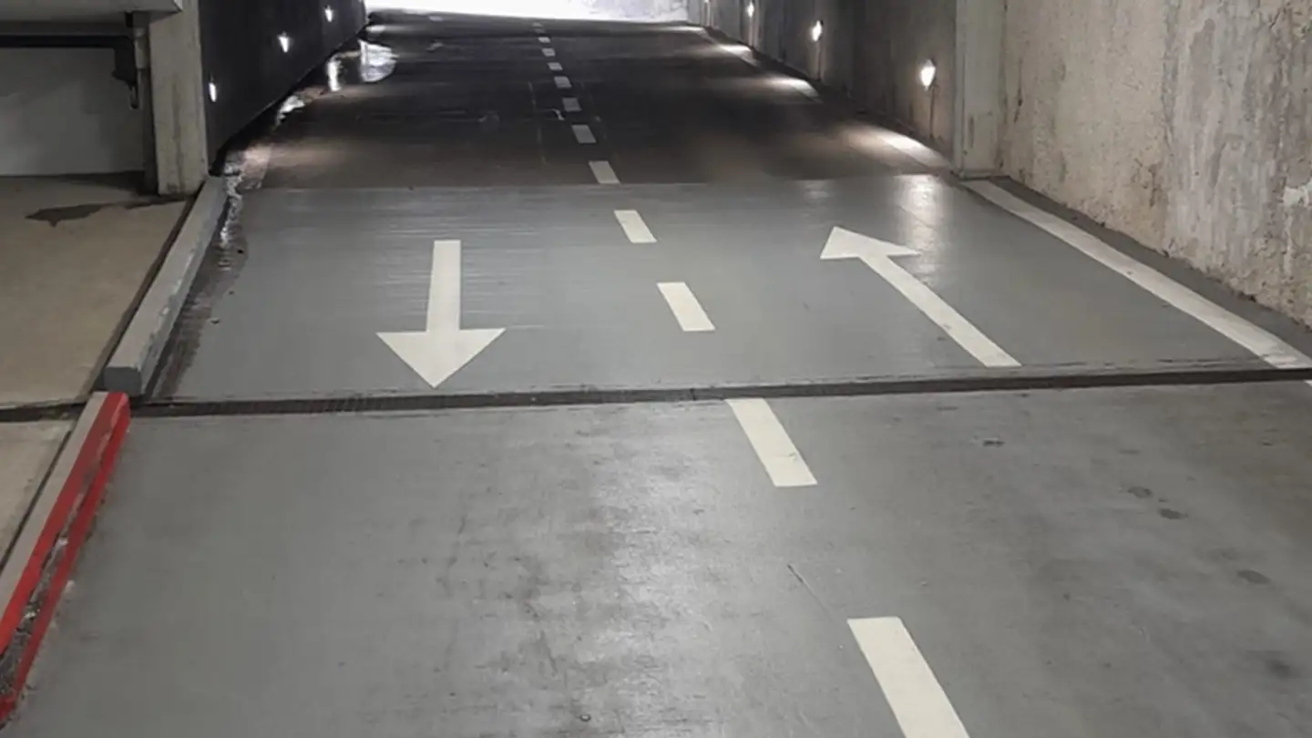 Tiefgaragenstellplatz mieten - Rue du Temple 6, 1180 Rolle - Foto 3