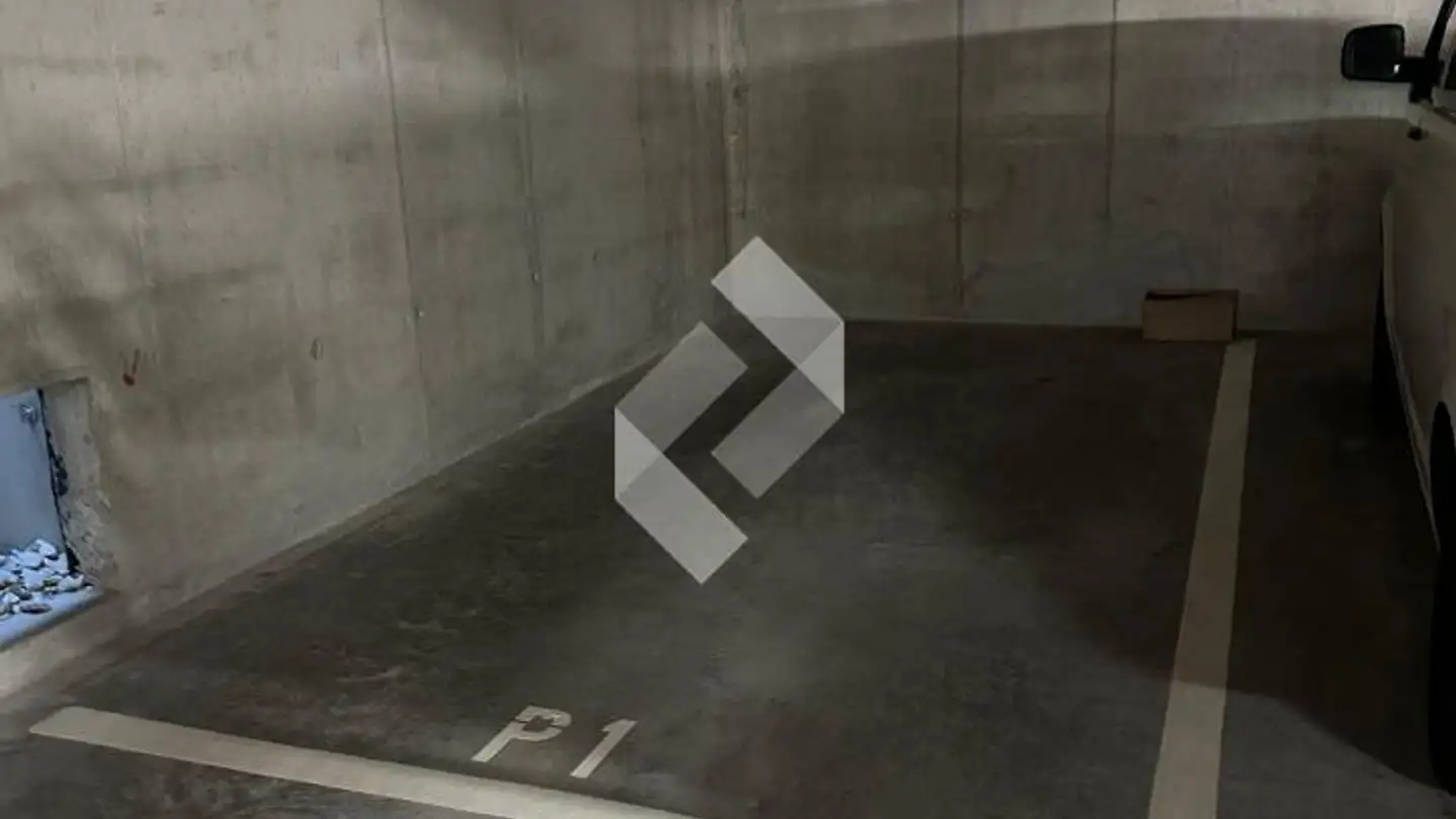 Place de parking extérieure à louer - Avenue De La Gare, 1958 St-Léonard